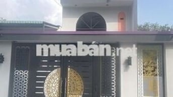 Cần bán căn nhà ngay chợ giá rẻ