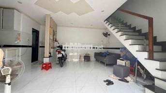 em cần bán gấp căn nhà hiên trạng đang tốt - vô là ở