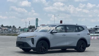 VinFast MPV7 7 chỗ Xám