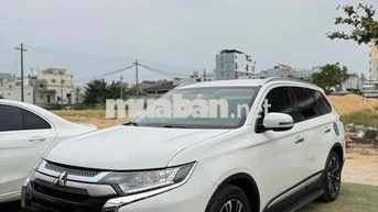 Mitsubishi Outlander 7 chỗ Trắng