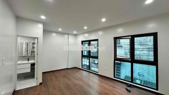Ô tô đỗ cổng phố Giải phóng nhà đẹp dân xây 2 thoáng thông báo quy hoạ