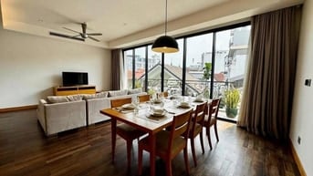 Bán nhà Hoàng Văn Thái 60m2, ngõ thông, ô tô ra vào, nhà đẹp, ở luôn
