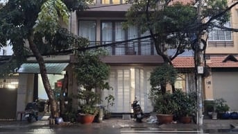 Bán nhà mặt tiền đường 40 Tân Quy Đông Quận 7. Dt 6x15m 3 Tầng 