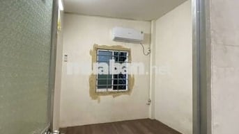 PHÒNG TRỌ QUẬN 4 – GẦN QUẬN 1 – CÓ MÁY LẠNH (CỰC KỲ CẦN MÙA NÀY!)
