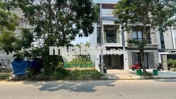 Đoàn Khuê , Đông Bắc Vị Trí Đẹp, xây cho Tây Thuê giá cao