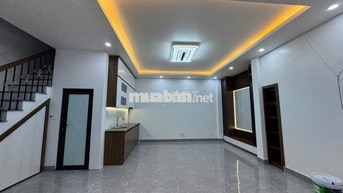 Hồ Tùng Mậu , Lô góc, Ngõ Thông Oto, khu sinh viên kinh doanh đỉnh