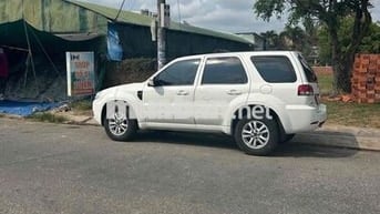 Ford Escape 2011 XLS Trắng