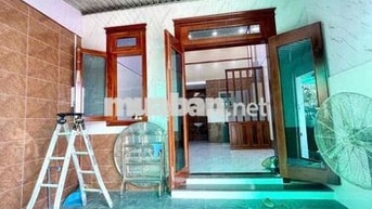 Nhà 2pn sẵn 2 máy lạnh Đậu Oto Trước Nhà Mới 99%