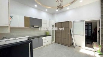 STUDIO TẦNG TRỆT CÓ SÂN VƯỜN FULL NỘI THẤT NGAY GẦN ĐẦM SEN