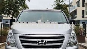 Hyundai Starex 2016 Bạc