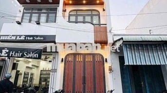 Nhà 2 lầu mới 100% trục chính hẻm 54 Hùng Vương