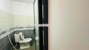 cho thuê nhà hẽm 102 Nguyễn Tât Thành thông Đinh Núp