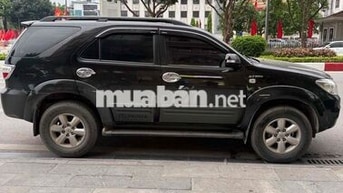 Toyota Fortuner Đen 7 chỗ