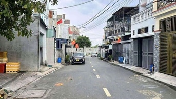 Nhà dân bán sổ đỏ thổ cư giá siêu rẻ 2,85tỷ đường nhựa 