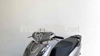 Honda Lead xám bạc