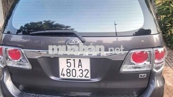 Toyota Fortuner 2013 1 cầu 140000 km Xám