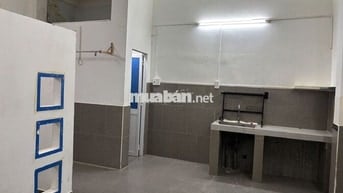 Cho thuê phòng trọ lối đi riêng, sát trường học, chợ, P4, Q4. DT 25m2.