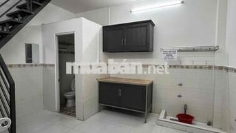 Cho thuê phòng có sẵn máy lạnh tủ lạnh giá 4triệu điện nước nhà nước