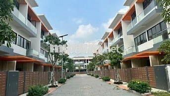 Cần bán nhà 2 lầu MT đường 826E , Long An mới xây giá tốt
