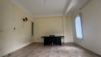 Cho thuê nhà tầng 3 làm công ty, văn phòng