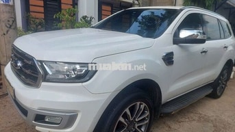 Ford Everest Titanium Trắng