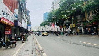 Nhà phố Khâm Thiên vị trí vamgf đắc địa,buôn bán sầm uất