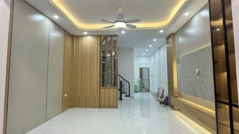 SIÊU PHẨM 5 TẦNG THANG MÁY - SÁT MẶT PHỐ PHẠM VĂN ĐỒNG - NGÕ SẠCH 