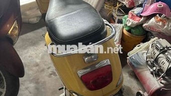 Piaggio Vespa màu Vàng