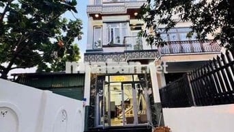 nhà mặt tiền  buôn bán xây chắc chắn tặng full nội thất