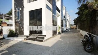 nhà góc 2 mặt tiền tiền, lộ 4m hẻm thông ôtô quay đầu thoải mái