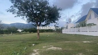 CHÍNH CHỦ BÁN ĐẤT NN NGAY SẢNH CƯỚI HẠNH NỮ NHƠN HẢI 1994M2 2 TỶ