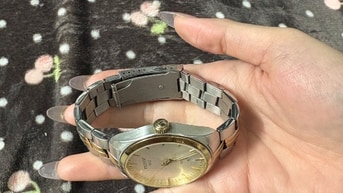 Đồng hồ TISSOT PR100 máy chạy pin.