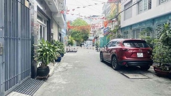 Lâu mới có một căn, khu Phan Xích Long, giá tốt