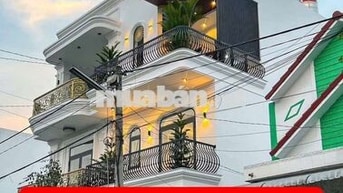 NHÀ 2 LẦU NỘI THẤT CAO CẤP + MƯƠN HỞ HÔNG 2M