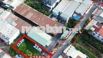 cần bán đất dt rộng ngang 12.2m đường thông sát bên sông Sài Gòn 
