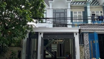 Vội! Bán nhà 43m2 đường Phạm Văn Đồng, Bình Thạnh.Gần Emart.Hẻm 4m