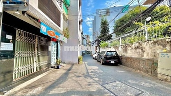 ĐỐ TÌM RA CĂN THỨ 2 - 4 TẦNG LẦU - HXH - GẦN 30M2 Ở PN - NHANH THÌ CÒN