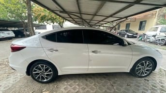 Bán xe elantra đời 2021, xe cũ nhưng nguyên zin, rất ít đi