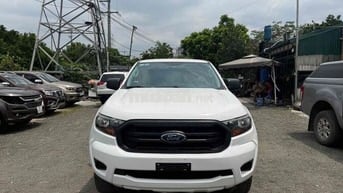 Ford Ranger Trắng 2019 XLT số sàn hai cầu