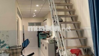 Nhà mái thai có gác lững kiên cố, wiu lúa sau  .