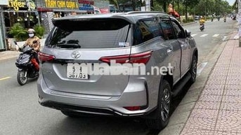 Toyota Fortuner Legender 2021 Bạc
