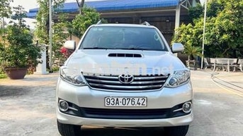 Toyota Fortuner 7 chỗ Bạc