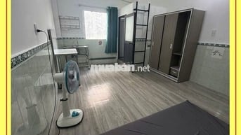 Phòng trọ quận 1: đường Bùi Viện, full nội thất, có cửa sổ, phòng mới