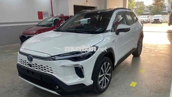Corola Cross Hybrid Trắng 6000 km