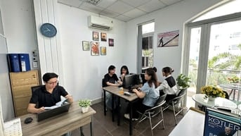 VĂN PHÒNG 5 NGƯỜI CÓ CỬA SỔ THÔNG THOÁNG – SẴN 05 BÀN, VÀO LÀM NGAY