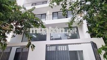 TÒA NHÀ 9X20M 1 LỮNG 3 LẦU MỚI XÂY ĐƯỜNG CONT GIÁ TỐT