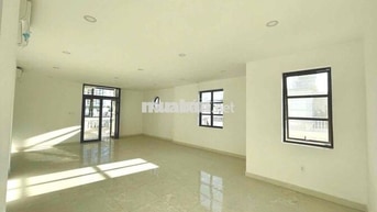 VĂN PHÒNG SÀN SUỐT 100M2 CÓ THANG MÁY