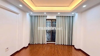 Bán GẤP nhà đẹp trong phố Pháo Đài Láng diện tích 45m2 giá 9,9 tỷ