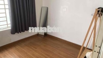 Em cần cho thuê 2 phòng ngủ trong nhà nguyên căn, ở dương quảng hàm gò