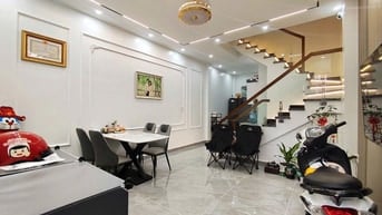 Chính chủ cần bán nhà trung tâm quận 1-44m^2-sát Trường Sa giá 2,18tỷ